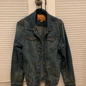 Men’s small denim jacket.